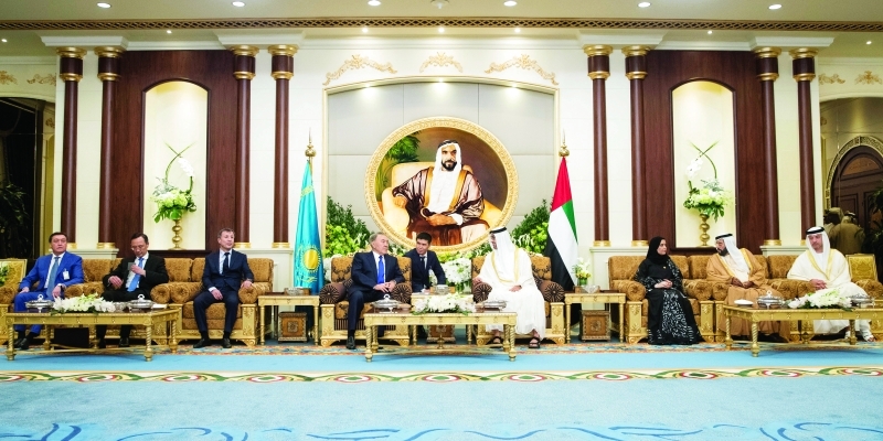 "محمد بن زايد لدى استقباله نزار باييف بحضور أمل القبيسي وطحنون بن محمد وهزاع بن زايد | وام"