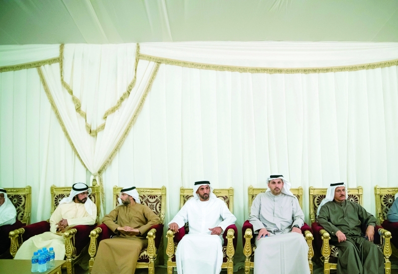 "■ خليفة بن طحنون وسهيل المزروعي وسلطان المنصوري ومحمد المزروعي وخلدون المبارك خلال عزاء عبد الحميد الحمادي"