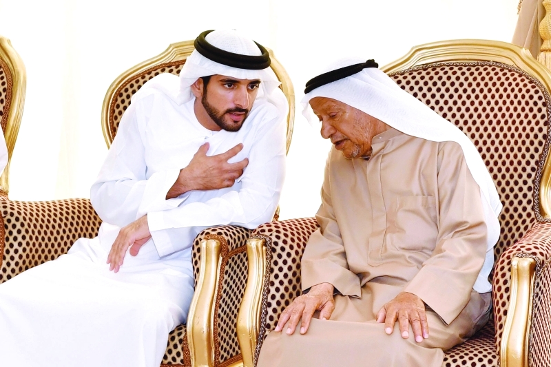 "سموه مقدماً العزاء لوالد الشهيد أحمد الطنيجي"