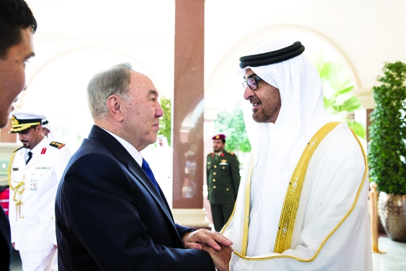 "محمد بن زايد لدى استقباله نزار باييف"