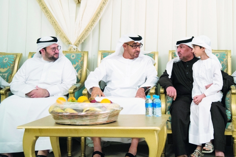 "■ محمد بن زايد خلال عزاء الشهيد الحمادي"