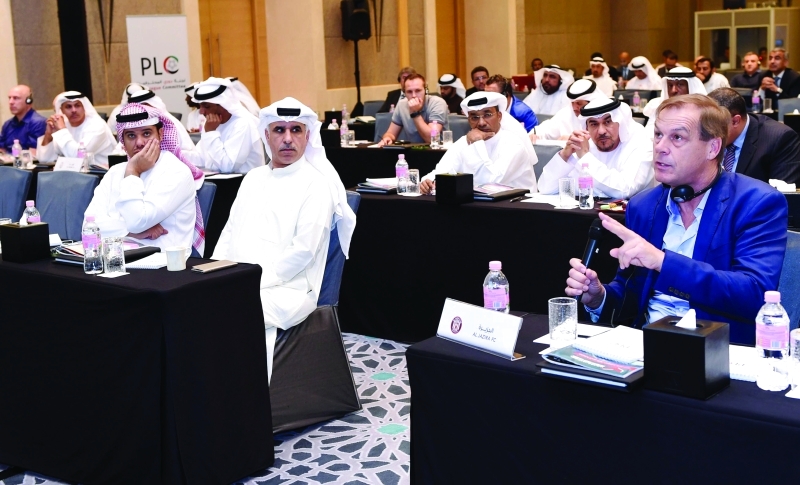 " مناقشات ثرية خلال ورشة العمل | البيان"