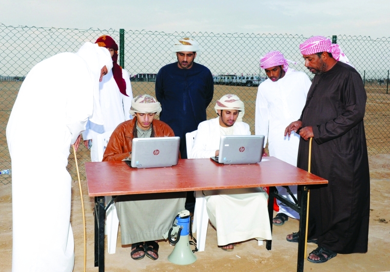 "■ تسجيل المشاركين في المهرجان | البيان"