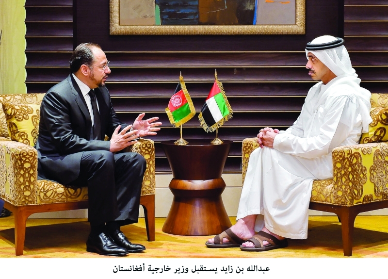 "■ عبدالله بن زايد يتبادل الحديث مع صلاح الدين رباني | وام"
