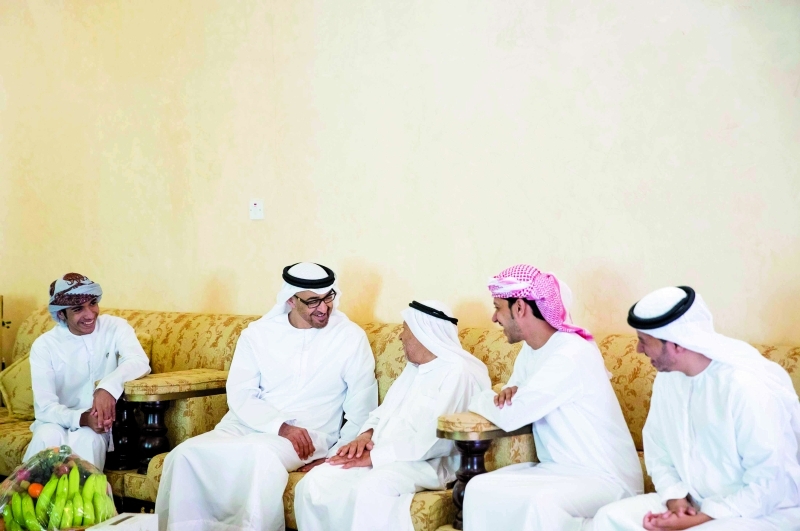 "محمد بن زايد يواسي ذوي الشهيد أحمد الطنيجي"