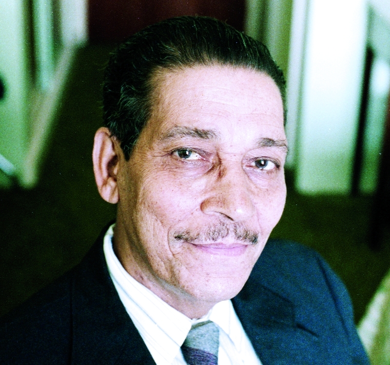 "يوسف الشاروني"