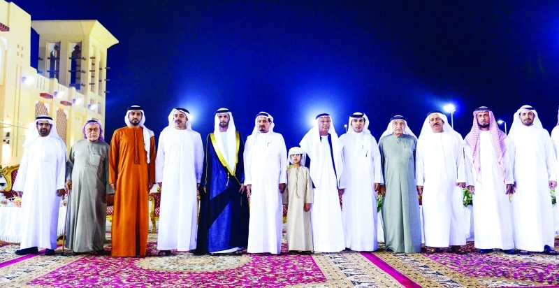 "حميد النعيمي وعبد الله بن زايد وراشد بن حميد خلال الحفل"