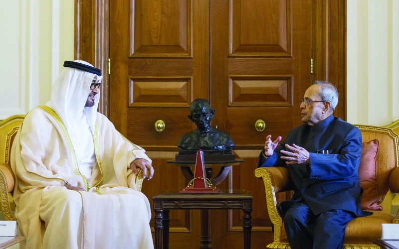 "محمد بن زايد يبحث التعاون مع الرئيس الهندي خلال زيارة سموه نيودلهي العام الماضي | أرشيفية"