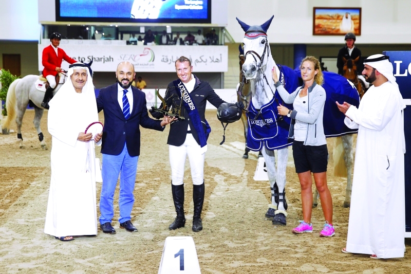"■ الهاجري واليحيائي وعون خلال تتويج البطل الألماني  |  تصوير ـ عبدالحنان مصطفى"