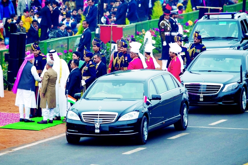 "■ سموه مهنئاً ناريندرا مودي بحضور براناب موخرجي"