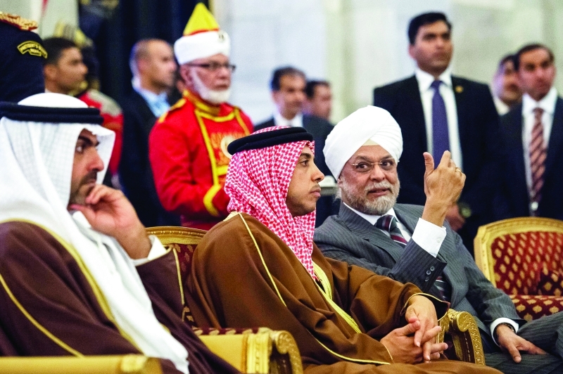 "منصور وحامد بن زايد خلال الاحتفال بالقصر الرئاسي"