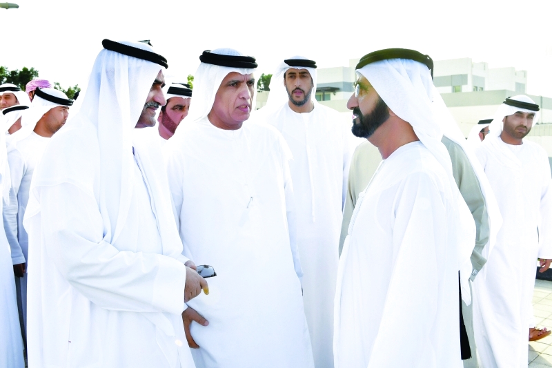 "محمد بن راشد وحمد الشرقي وسعود بن صقر والشيوخ خلال التشييع"