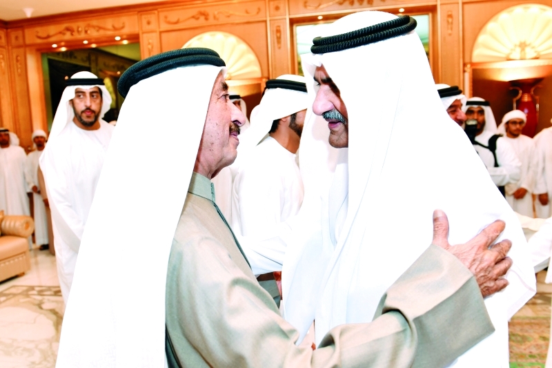 "■ حمد الشرقي معزياً حشر بن مكتوم"