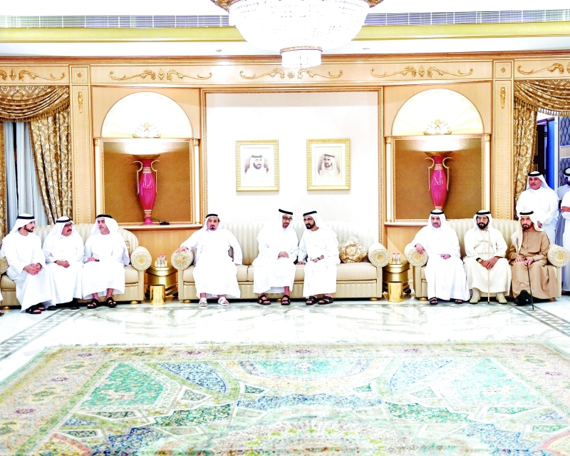 "■ محمد بن راشد ومحمد بن زايد وحميد النعيمي وحمد الشرقي وحمدان بن محمد وحمدان بن راشد وطحنون بن محمد وسيف بن زايد ومحمد بن خليفة خلال العزاء | تصوير: سيف محمد ووام"