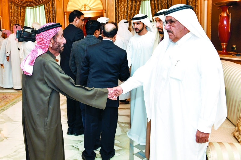 "■حمدان بن محمد وحمدان بن راشد ومحمد بن خليفة يتلقون تعازي محمد بالعبيدة"