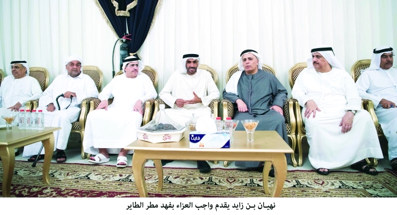 "■ نهيان بن زايد خلال تقديمه واجب العزاء"