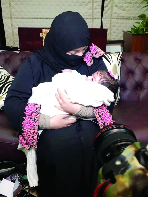"Ⅶ «تويتر» يعيد الرضيعة إلى والدتها"