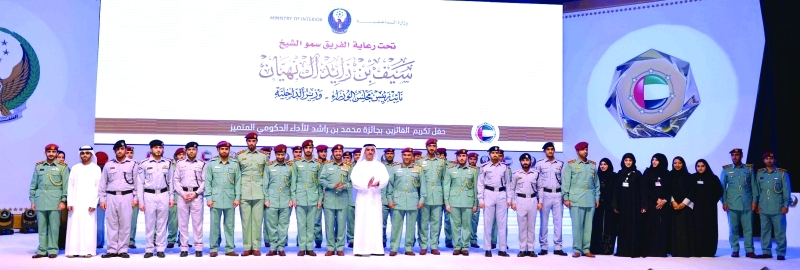 "■ سيف بن زايد يتوسط عدداً من المكرمين | من المصدر"