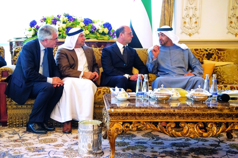 "Ⅶ محمد بن زايد خلال لقائه وزير خارجية إيطاليا بحضور أنور قرقاش"