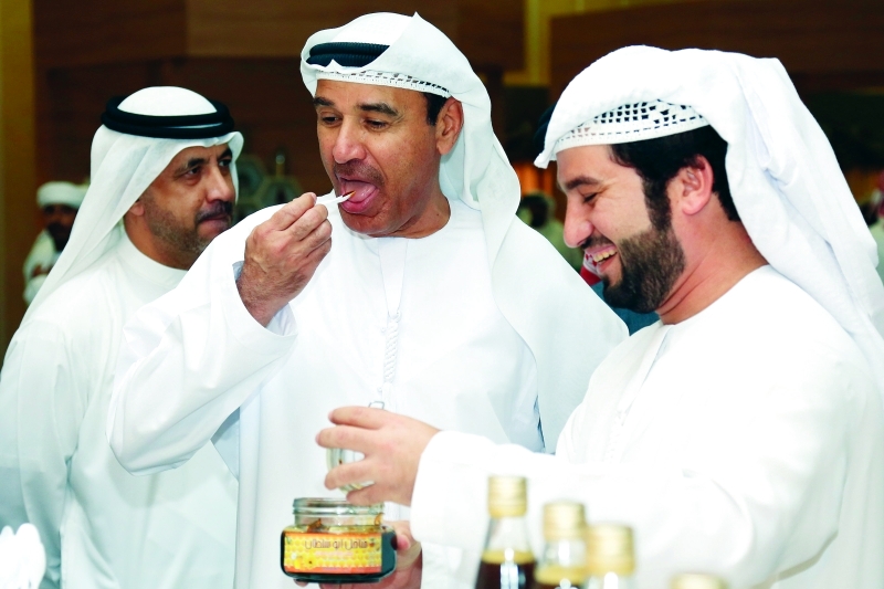 "لوتاه يتذوق العسل"