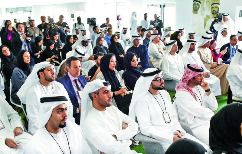 "منى المري ومنى بوسمرة وعدد من الإعلاميين يتابعون الكلمة"