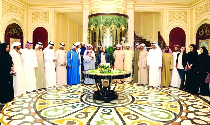 "■ سلطان بن زايد خلال استقباله عدداً من الإعلاميين ونجوم مواقع التواصل الاجتماعي | البيان"