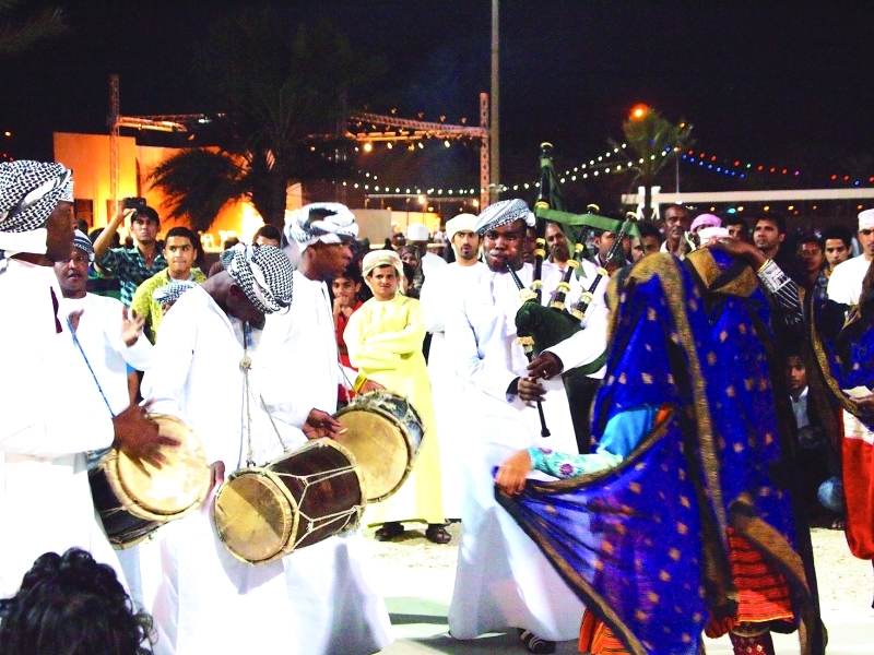 "■ فعاليات مهرجان مسقط تستقطب السياح"