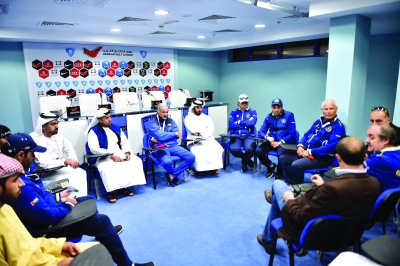 "■ اجتماع اللجنة المنظمة في نادي حتا أمس برئاسة سعيد حارب | البيان"