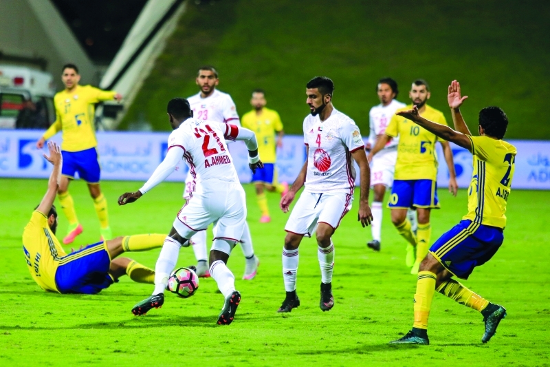 "■ التعادل يسيطر على مباراة الظفرة والشارقة | تصوير: سيف الكعبي"