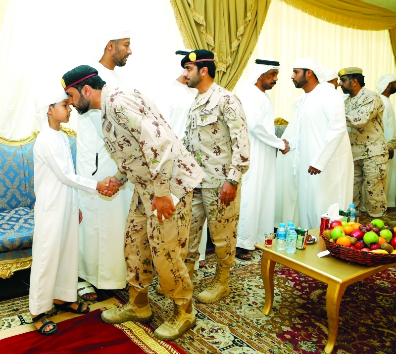 "خالد ابن الشهيد يتلقى التعازي في والده"