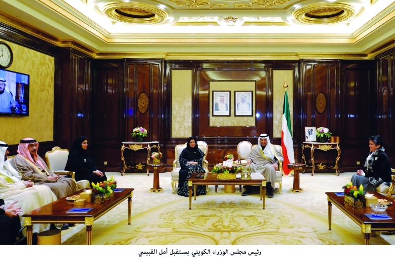 "أمل القبيسي لدى لقائها جابر المبارك"