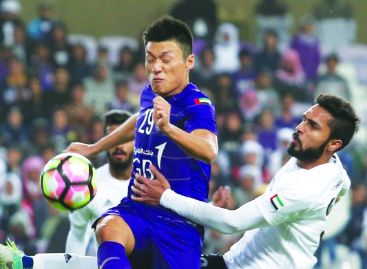 "■ العين يعبر النصر ويواصل زحفه نحو الصدارة | تصوير - عمران خالد"