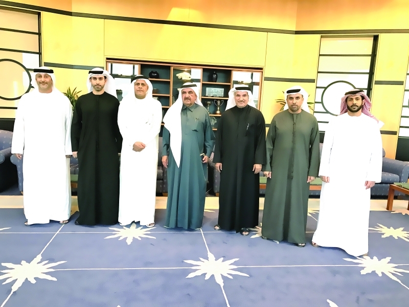 "Ⅶ حمدان بن راشد يتوسط وفد نادي دبي الدولي للرياضات البحرية | البيان"
