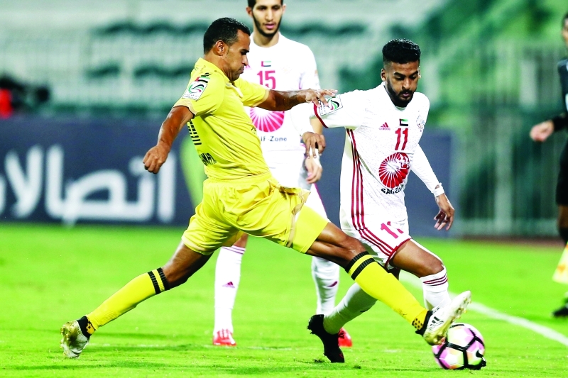 "Ⅶ جانب من مباراة سابقة بين الوصل والشارقة | البيان"
