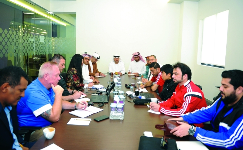 "■ من اجتماع اللجنة المنظمة لمباراة منتخبنا واليابان برئاسة إبراهيم النمر | البيان"