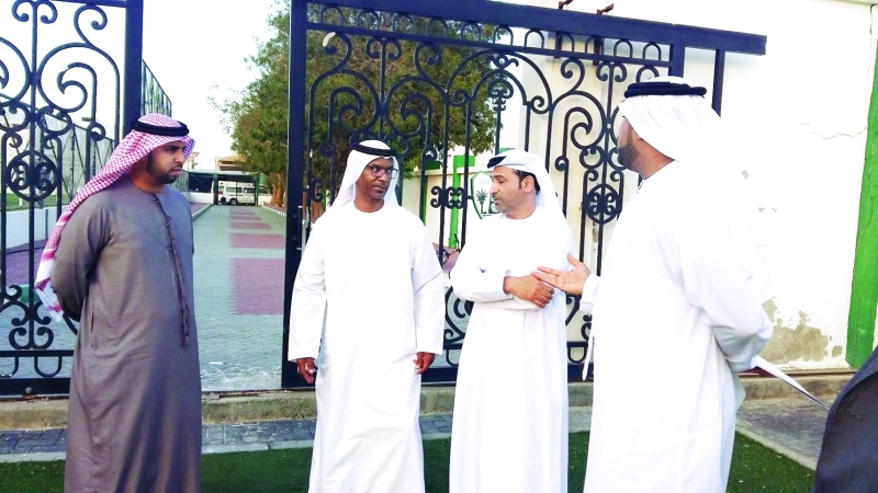 "وفد المسابقات مع إدارة الحصن - البيان"