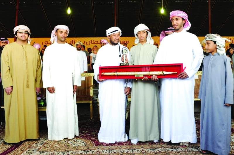 "■ سلطان بن زايد يكرم الفائزين بالمراكز الأولى | البيان"