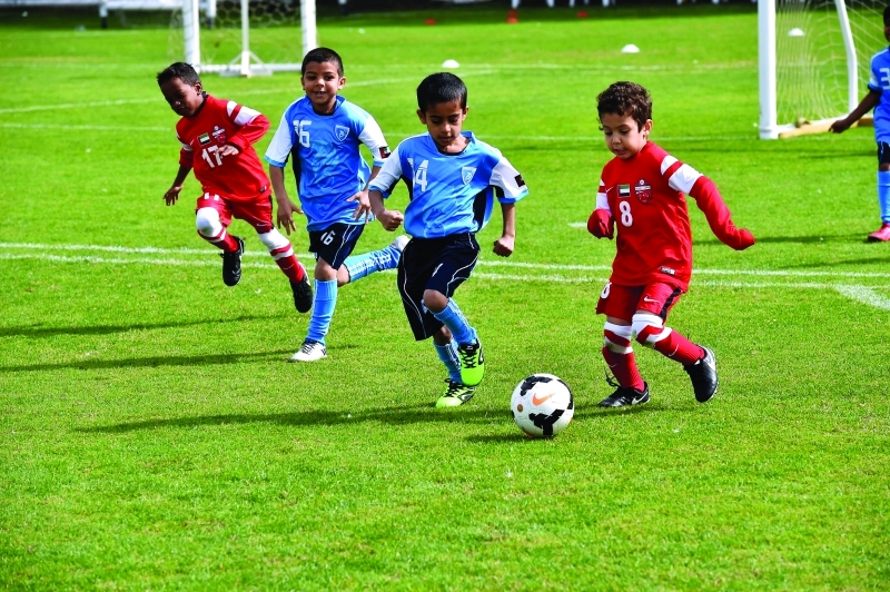 "■ مهرجان براعم كرة القدم بأندية دبي يستقطب 200 طفل | البيان"