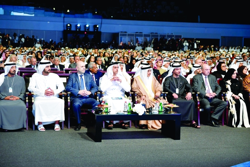 "■ مكتوم بن محمد وأمل القبيسي وهزاع وسيف بن زايد وأحمد بن سعيد"