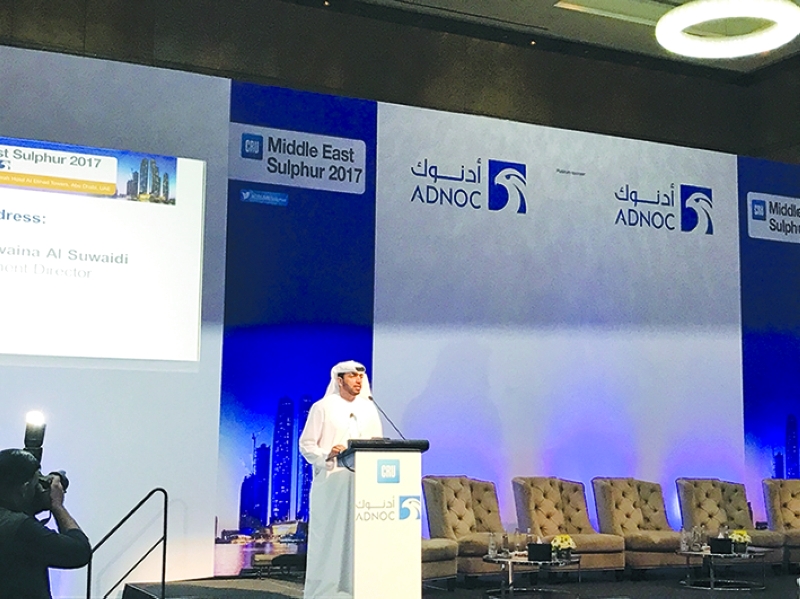 "Ⅶ عمر السويدي خلال إلقاء كلمته أمام المؤتمر | البيان"