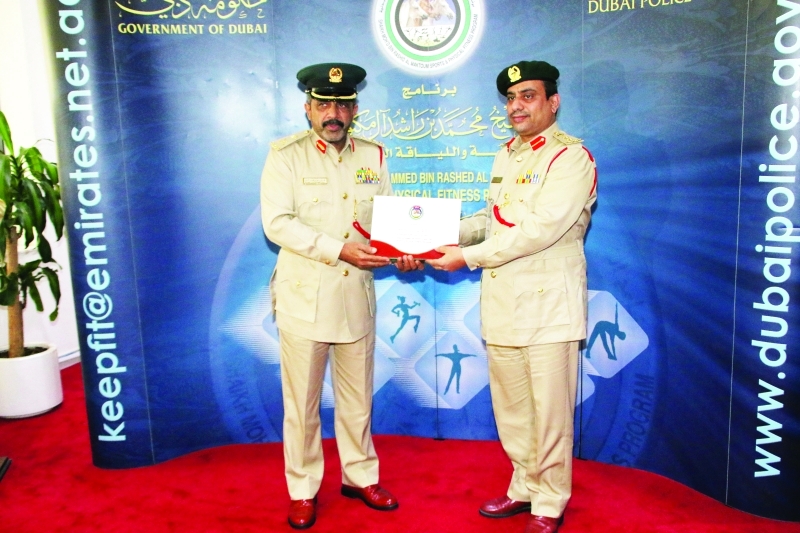 "■ المري يكرم المتعاونين في البرنامج | البيان"