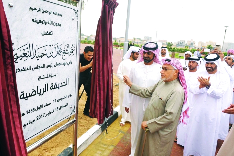 "■ عمار النعيمي خلال افتتاح الحديقة الرياضية في منطقة الحميدية"