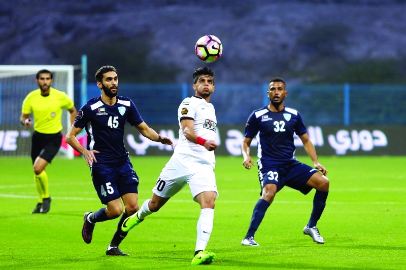 "الأهلي تخطى حتا بثلاثية واحتل الوصافة - تصوير موهان"