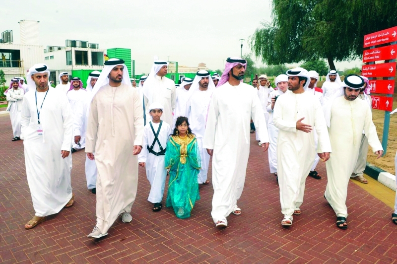 "■ ..ويتقدم المشاركين بحضور راشد النعيمي | البيان"