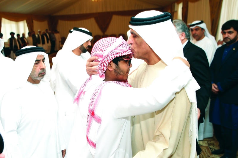 "سموه معزياً أحد أنجال الشهيد"
