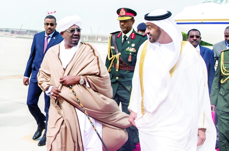 "■ محمد بن زايد لدى استقباله الرئيس السوداني"