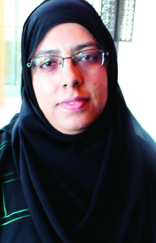 "منى الحمادي"
