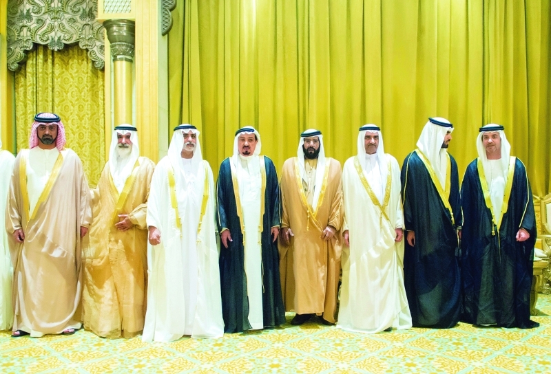 "حميد النعيمي وحمد الشرقي وعمار بن حميد وطحنون بن محمد وهزاع بن زايد ونهيان بن مبارك والعريس ووالده"