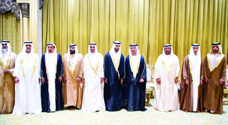 "حميد النعيمي وحمد الشرقي وطحنون بن محمد وهزاع وخالد بن زايد وسعيد بن محمد ونهيان بن مبارك وراشد النعيمي وخليفة بن حمدان وذياب بن خليفة بن حمدان | تصوير: سيف محمد ووام"