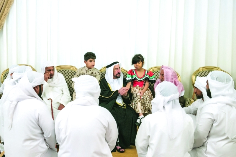 "سموه يواسي ذوي الشهيد"